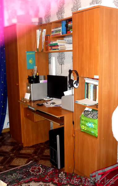 ПРОДАЮ ШКАФ СО ВСТРОЕННЫМ КОМПЬЮТЕРНЫМ СТОЛОМ - Изображение #1, Объявление #809831