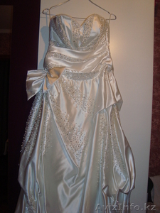 Шикарноесвадебное  платье  из королевского атласа - Изображение #1, Объявление #1043547