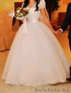 Продаю роскошное свадебное платье с элементами испанского кружева - Изображение #1, Объявление #1124562
