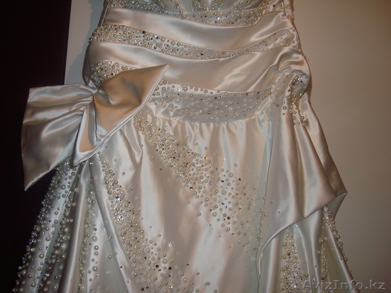 Шикарноесвадебное  платье  из королевского атласа - Изображение #3, Объявление #1043547