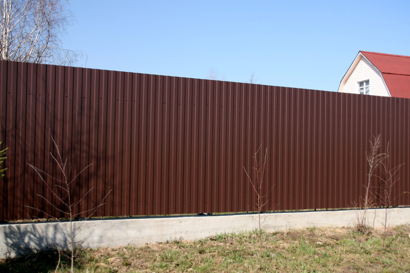 Монтаж забора из проф. листа под ключ. - Изображение #1, Объявление #1659391